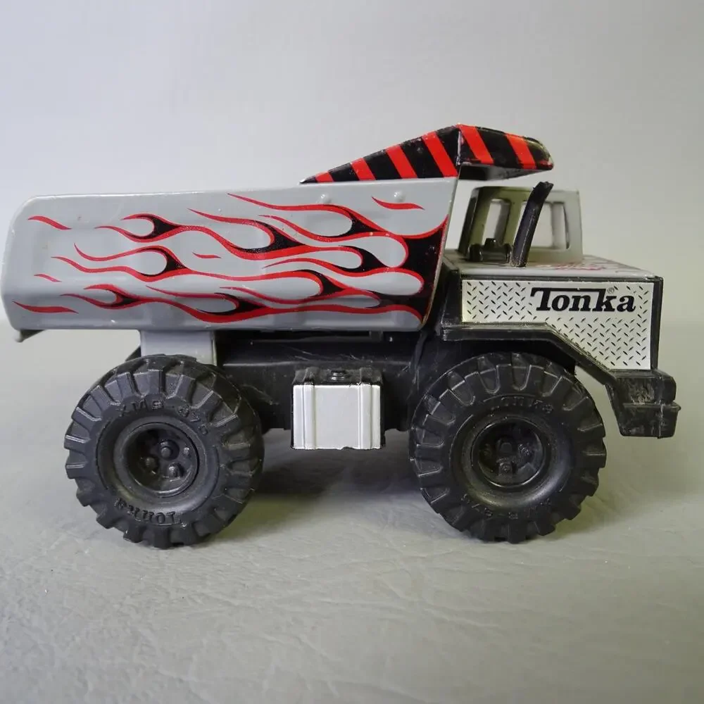 Maisto Hasbro Tonka Dump Truck Gray/Silver Red/Black Flames